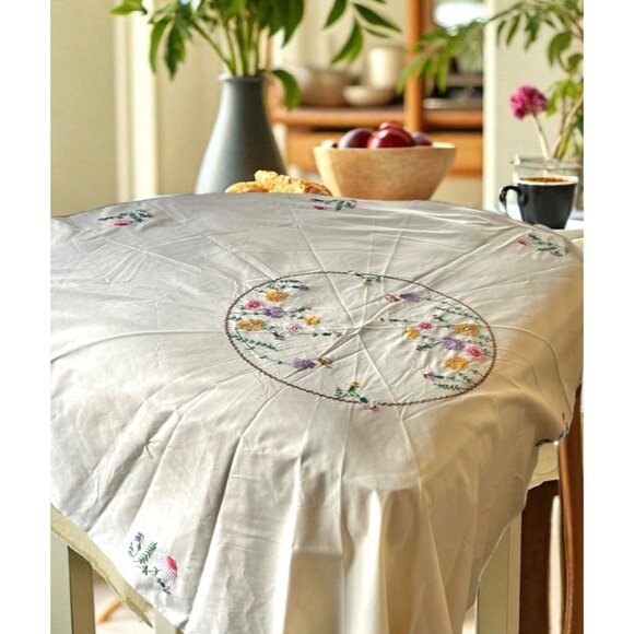 Hand Embroidered Round Tablecloth Floral 58.5” D. Pale Pink/Beige Taupe Hem VTG - Picture 1 of 12